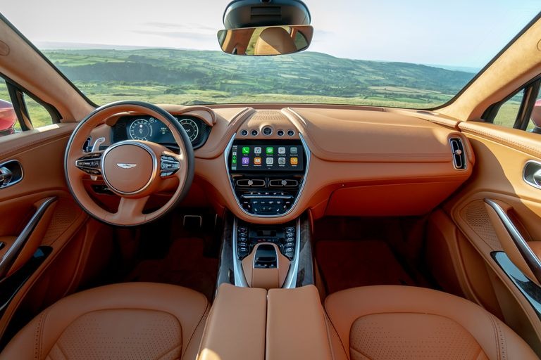 Aston Martin  Dbx