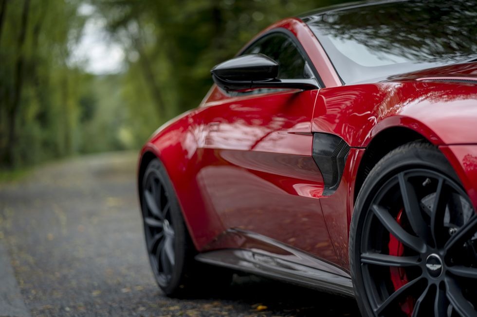 Aston Martin  Vantage