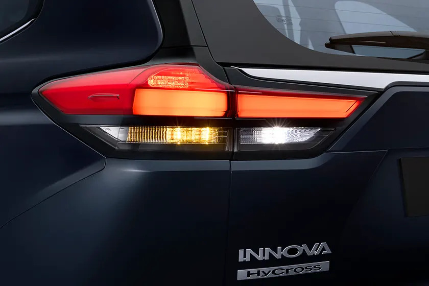Toyota  Innova Hycross