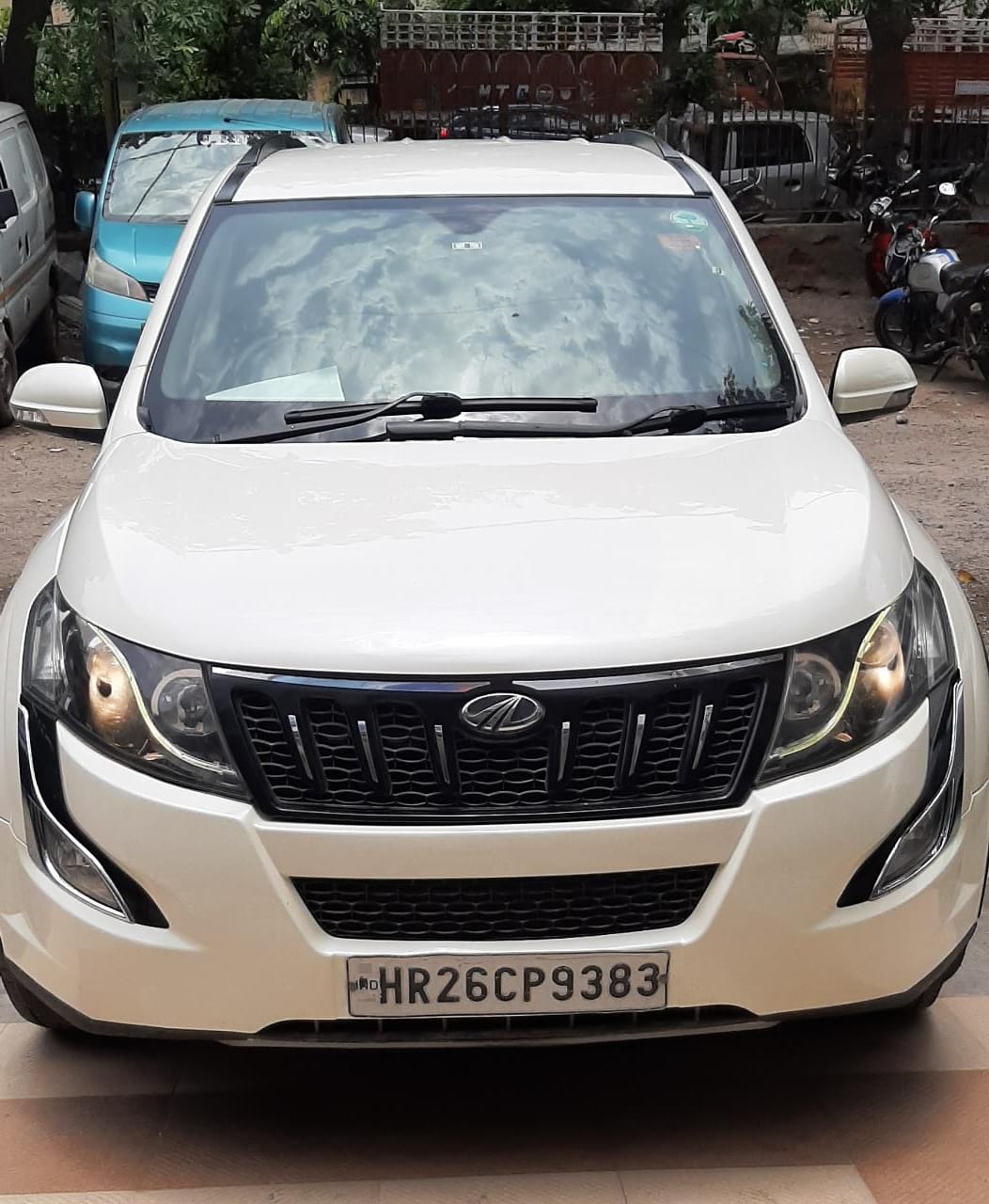 Mahindra  Xuv500