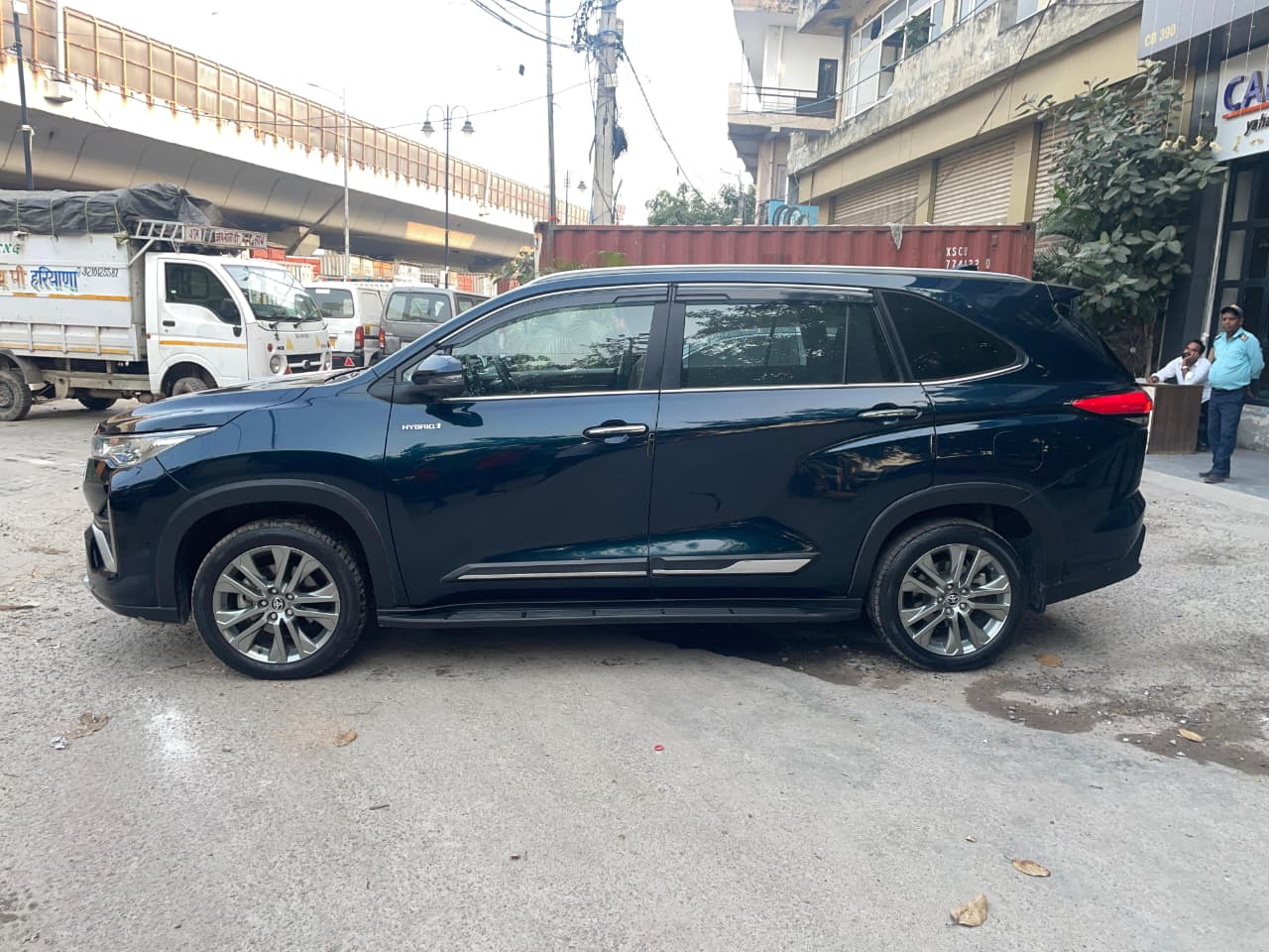 Toyota  Innova Hycross